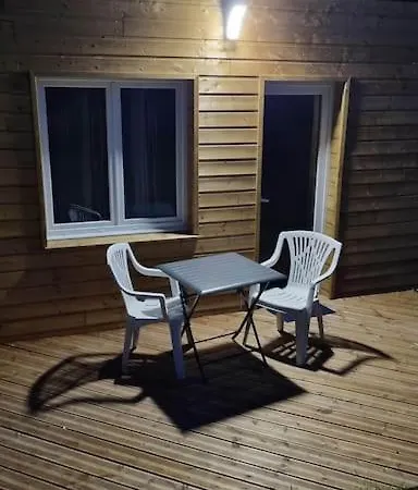 En Rez De Jardin Avec Terrasse Privee - Le Petit Chateau Avesnois - Tv - Wifi - Complet Apartment *