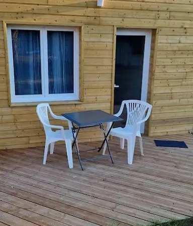 Apartment En Rez De Jardin Avec Terrasse Privee - Le Petit Chateau Avesnois - Tv - Wifi - Complet *