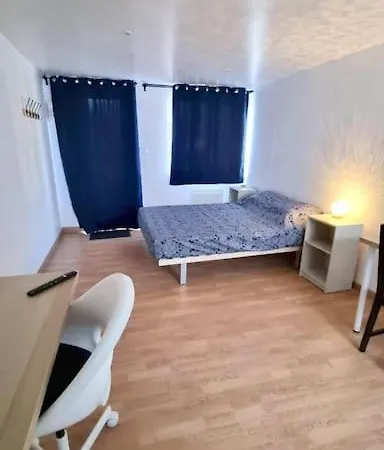 Apartment En Rez De Jardin Avec Terrasse Privee - Le Petit Chateau Avesnois - Tv - Wifi - Complet